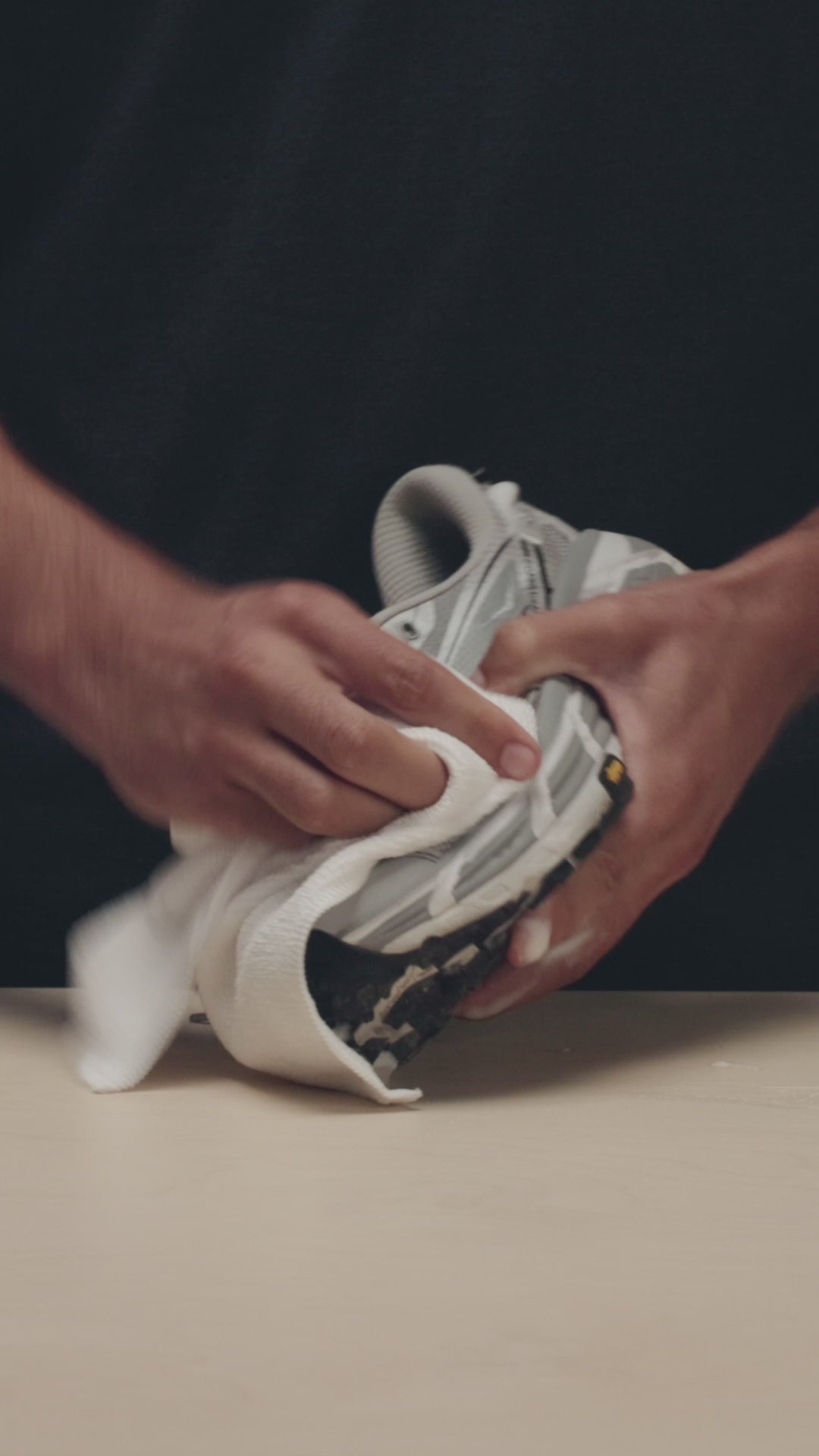 USING A JASON MARKK MICROFIBER TOWEL WIPING AND ABSORBING DIRT AND SOLUTION OUT OF HOKA MAFATE SPEED 2