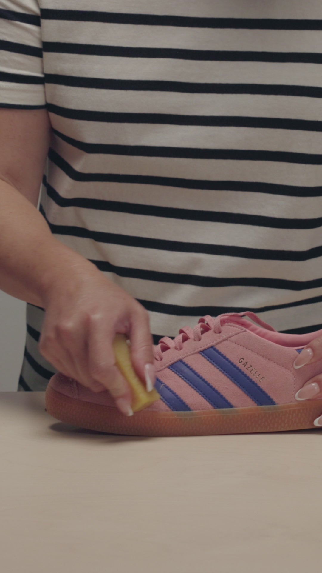 JASON MARKK SUEDE ERASER REMOVING SCUFF AND STAIN ON SUEDE ADIDAS GAZELLE